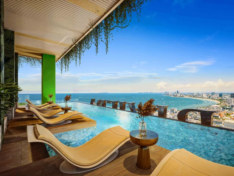 The Riviera California — Swimming pool (render)