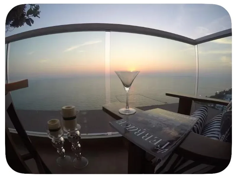 1-bedroom condo for rent at Cetus Beachfront Condominium, floor 17 photo