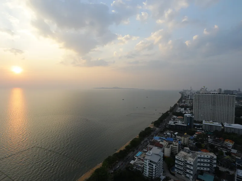 1-bedroom condo for rent at Cetus Beachfront Condominium, floor 36 photo