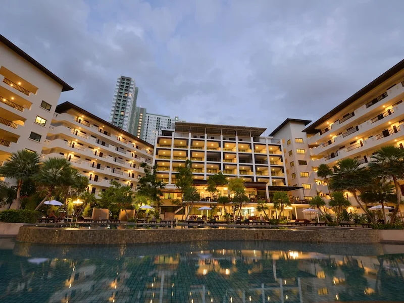 1-bedroom condo for rent at Wongamat Privacy Condominium, floor 4 photo