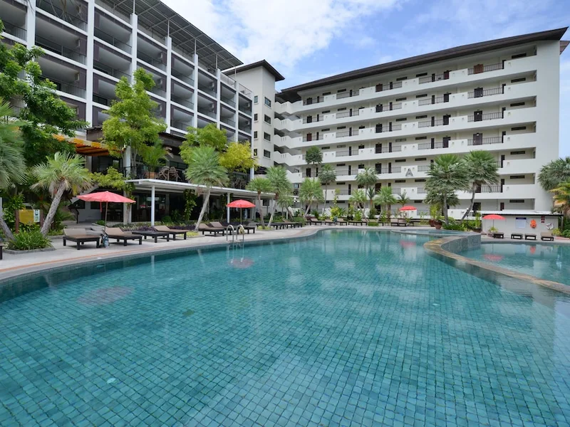 1-bedroom condo for rent at Wongamat Privacy Condominium, floor 4 photo