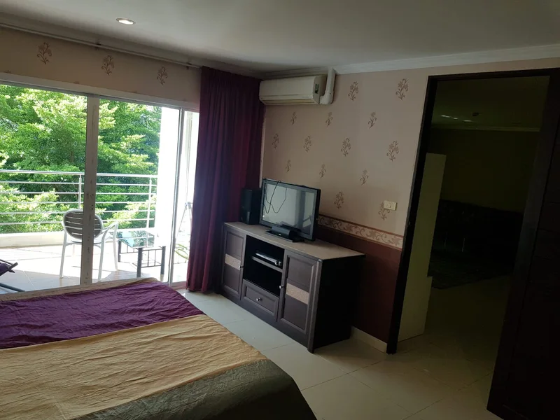 1-bedroom condo for rent at Wongamat Privacy Condominium, floor 4 photo